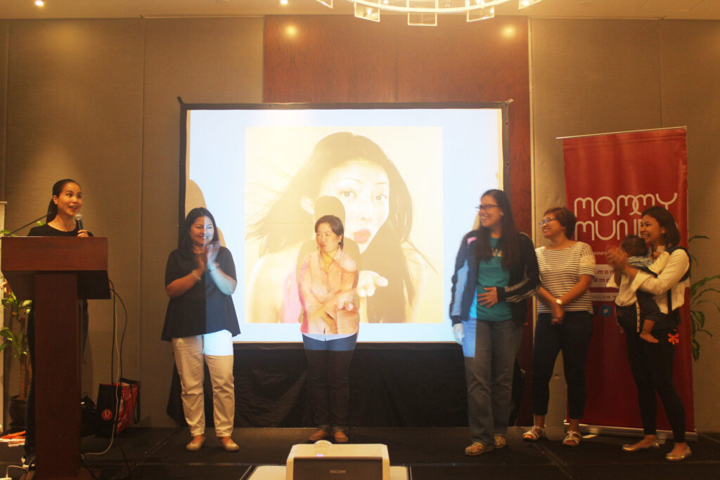 Jaymie showed parents how easy it is to learn signing through games